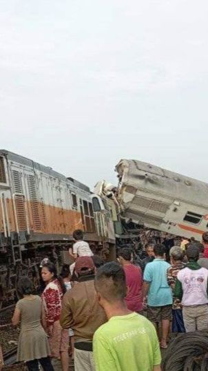 VIDEO: Dua Kereta Tabrakan di Cicalengka, Begini Kondisinya