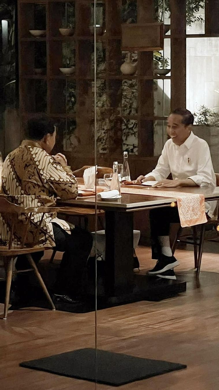 Unggah Foto Makan Malam dengan Jokowi, Prabowo: Selamat Berakhir Pekan