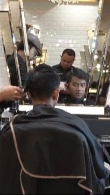 Obrolan Santai Gibran Sambil Nyalon & Maskeran Jelang Nonton Debat Capres: Dari Konoha, Wakanda Sampai Model Mullet