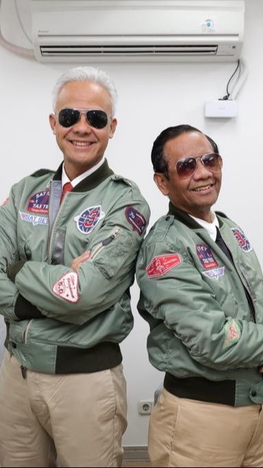 FOTO: Gagahnya Ganjar-Mahfud Pakai Jaket Bomber ala Film 