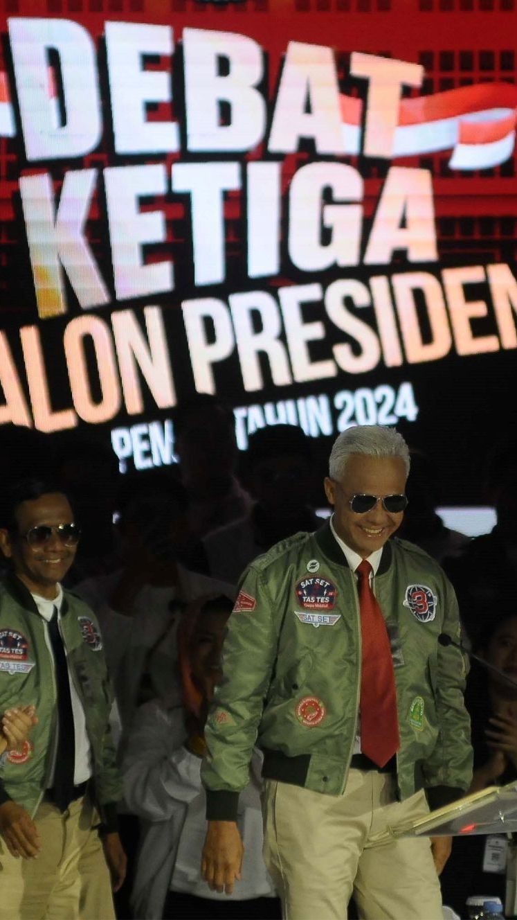 VIDEO: Debat Pertahanan, Ganjar Mahfud Hadir Bak Pilot Top Gun Gagah Pakai Bomber Kacamata Hitam