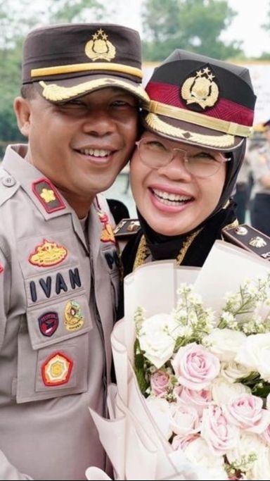 Sama-Sama Perwira, Momen Manis Kompol Ivan Hadiri Kenaikan Pangkat Sang Istri, Ada Jenderal Polisi