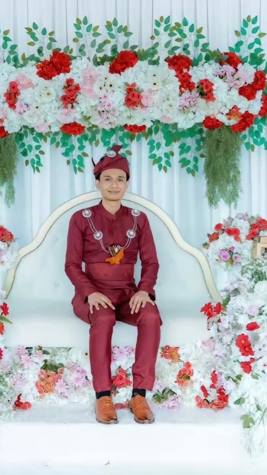 Viral Momen Haru Pengantin Pria Seorang Diri di Pelaminan, Curi Perhatian Warganet