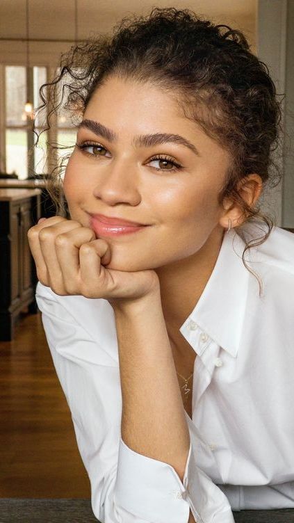Zendaya Unfollowed Everyone on Instagram. What Happened? | trstdly