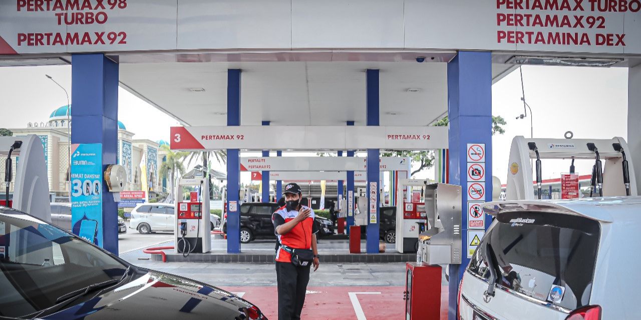 Harga BBM Pertamina Turun, Pertamax Kini Dibanderol Rp12.100 per Liter