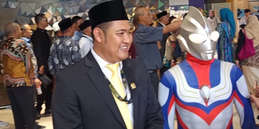 Viral Ultraman di Pelantikan DPR RI, Jamaludin Malik Ternyata Pakai Stuntman