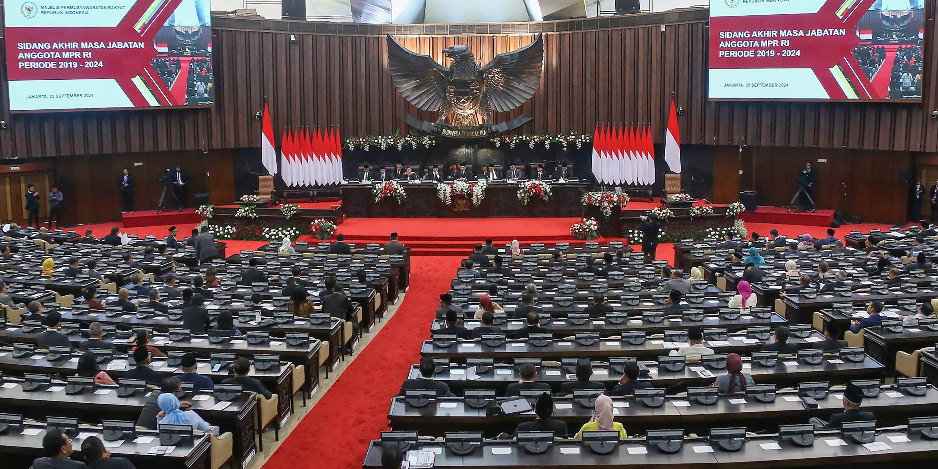 VIDEO: Ini Sosok Anggota DPR Termuda dan Tertua yang Dilantik, Bersiap Jadi Pimpinan Sidang