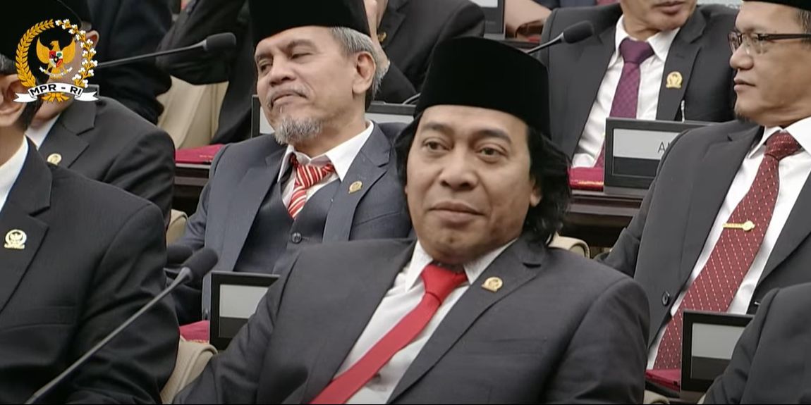 TOP NEWS: Verrell Tegang, Teriakan Komeng 'Uhuy' di DPR | Puan-Prabowo Akrab, Sinyal PDIP Koalisi?