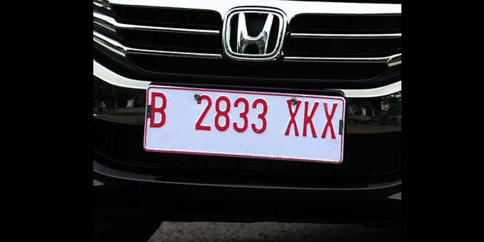 Sering Lihat Plat Mobil Warna Putih Bertuliskan Merah? Ini Arti hingga Peraturannya