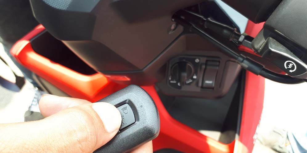 Remote Keyless Sepeda Motor Aman Jika Terkena Air Hujan? Ini Faktanya