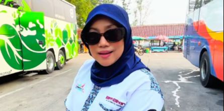 Wanita Tangguh dan Cantik Jadi Sopir Bus PO Epa Star Tronton, Sang Anak Kuliah S2 di Italia