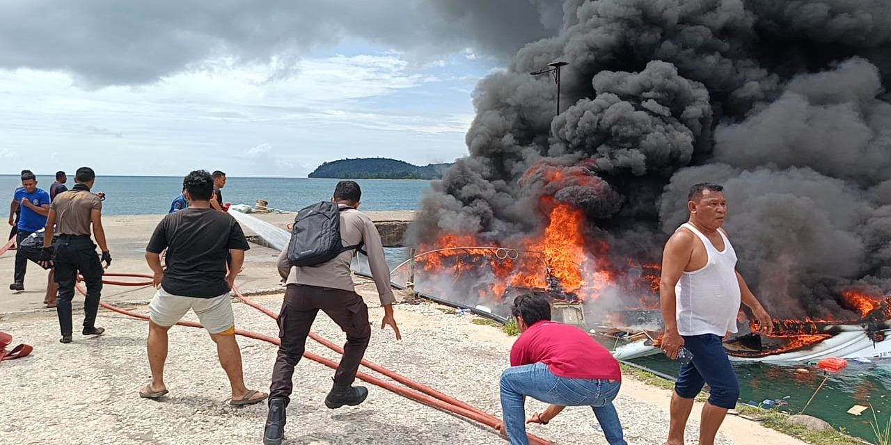 Speedboat Cagub Maluku Utara Benny Laos Terbakar di Pelabuhan Pulau Taliabu