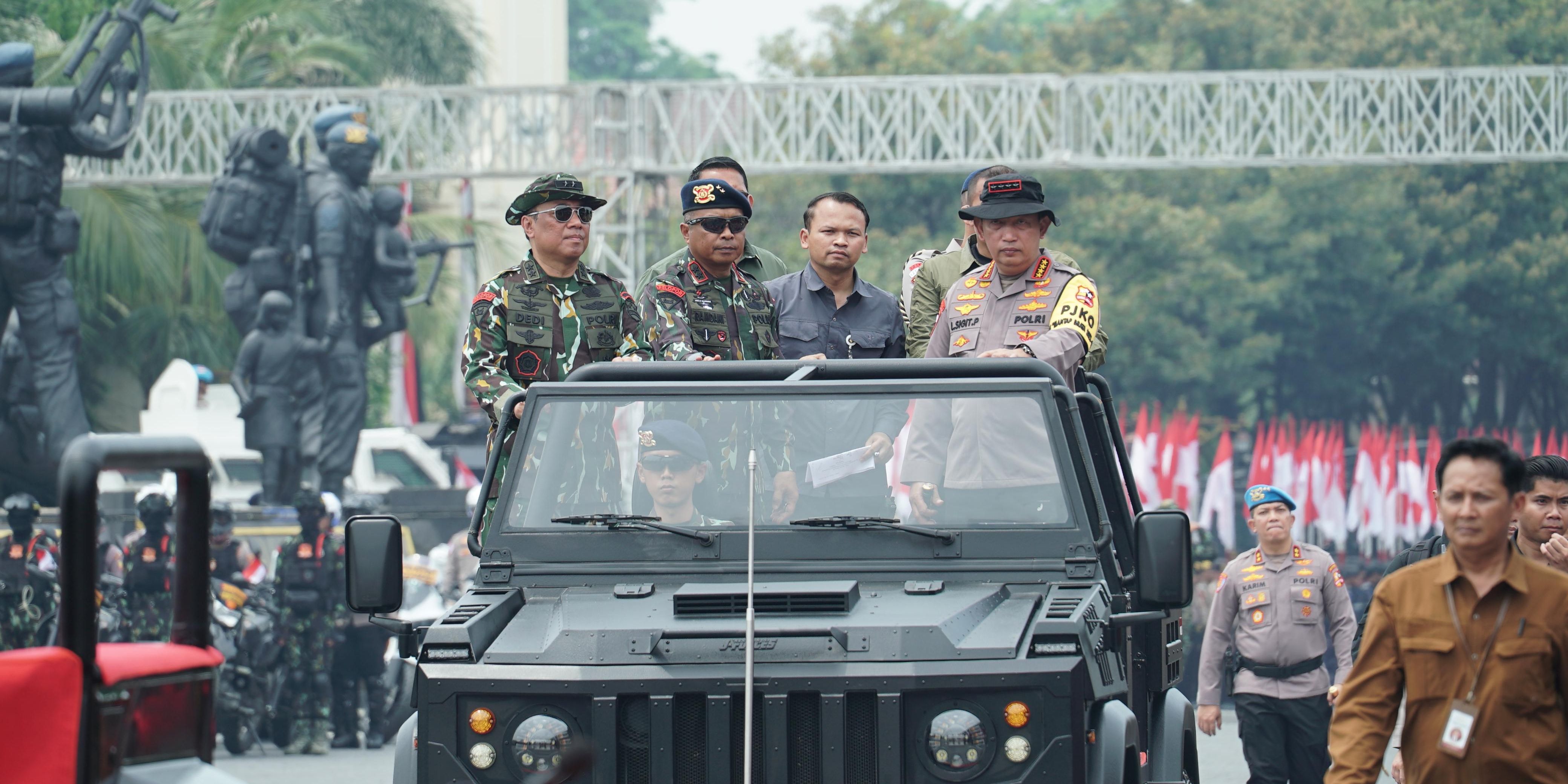 VIDEO: Sangar Polri Unjuk Kekuatan Parade Pasukan Khusus Polisi Depan Jokowi, Intip Persiapannya