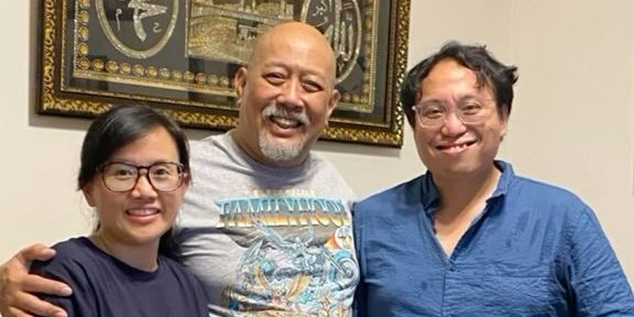 Sukses Jadi Ahli Nuklir, Damar Wicaksono Anak Dono Berkunjung ke Rumah Indro Warkop, Tak Lupa Gandeng Istri Cantiknya