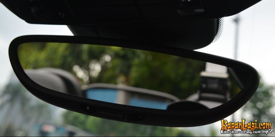 Langkah-Langkah Menyesuaikan Kaca Spion Mobil untuk Keamanan Berkendara