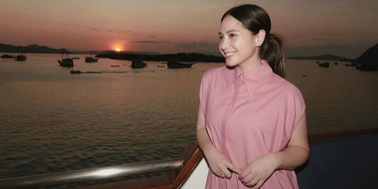 Potret Nagita Slavina Pakai Dress Pink Liburan di Labuan Bajo, Dipuji Makin Cantik dengan Aura Bersinar