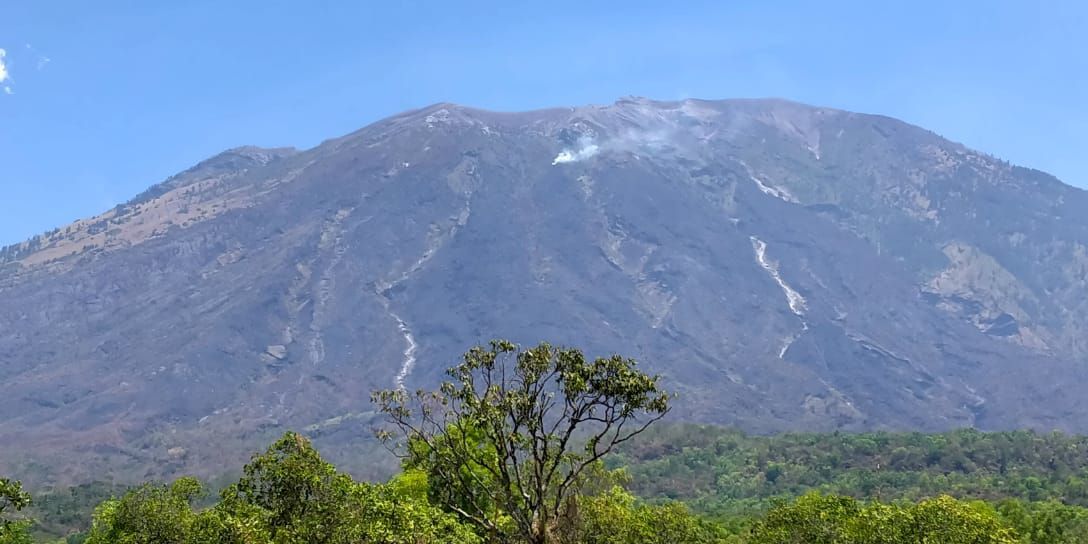 Area Terbakar Capai 100 Ha, Apa Kendala Pemadaman Kobaran Api di Lereng Gunung Agung