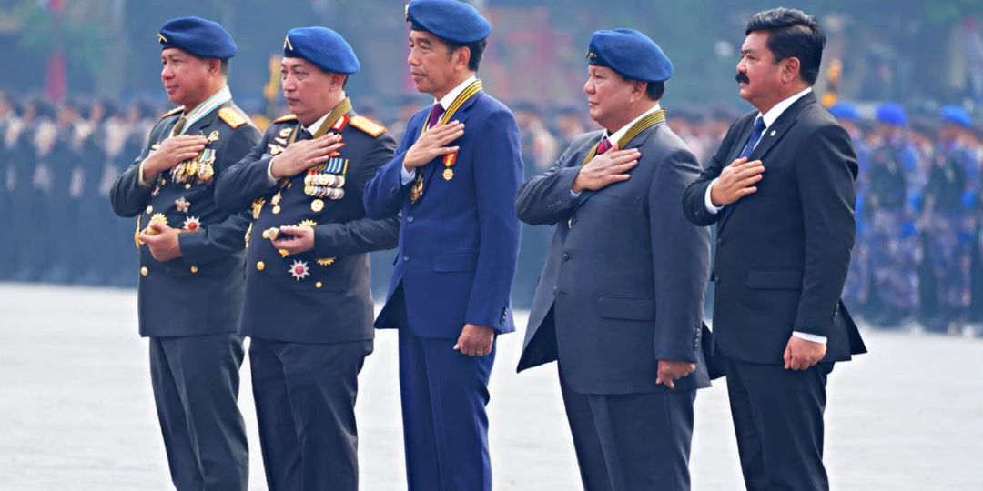 Semua Jenderal Bintang Empat Berdiri Gagah Temani Jokowi, Satu Darah Kopassus Segera Pimpin NKRI