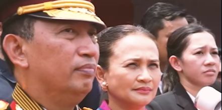 Sederhana tapi Manis, Sikap Istri Kapolri ke Sang Jenderal di Tengah Terik Matahari jadi Sorotan