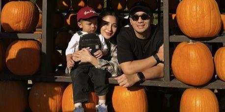 Jelang Persalinan Anak Kedua di Amerika, Potret Seru Nikita Willy Ajak Baby Issa Liburan di Ladang Labu