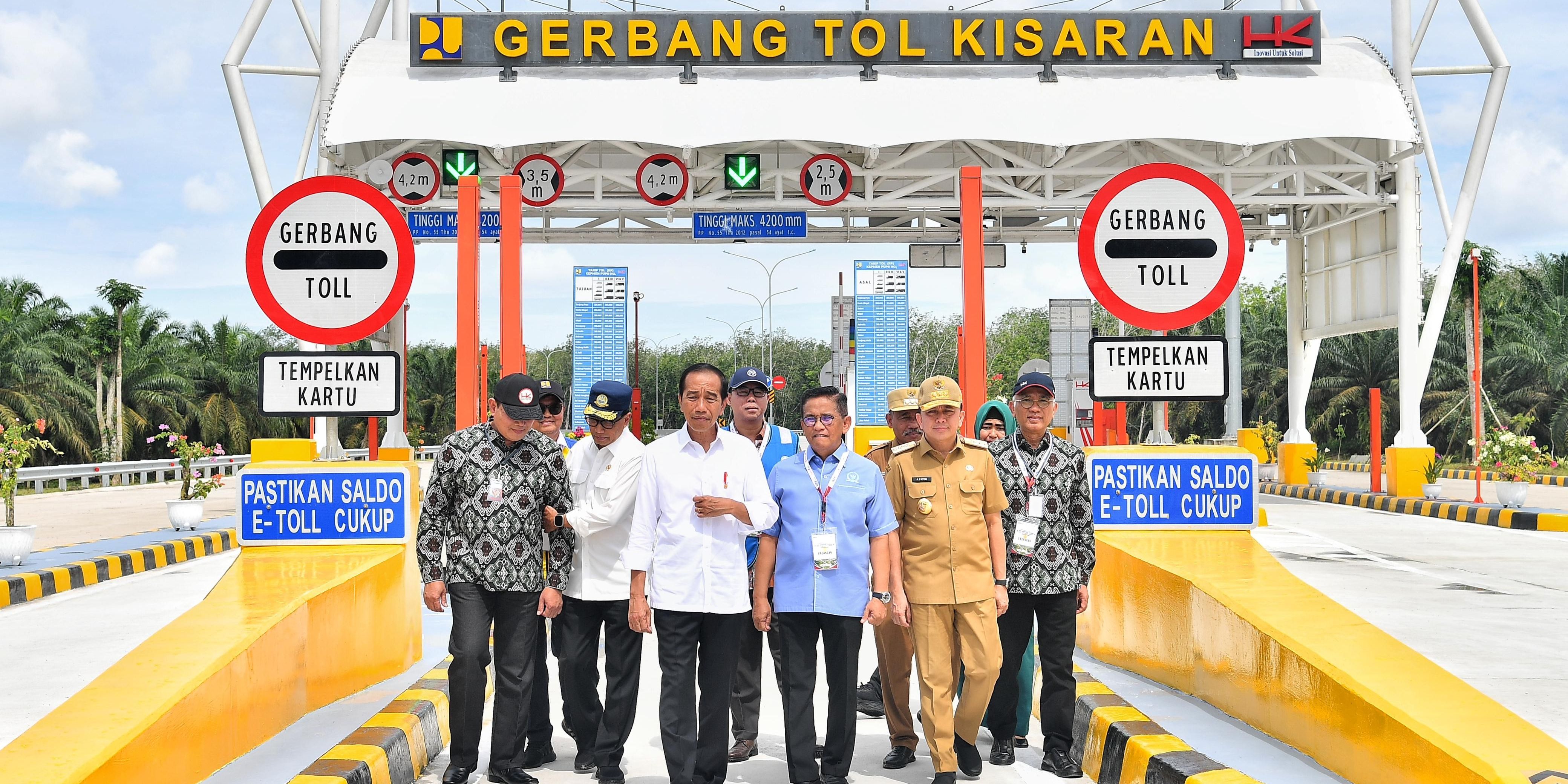 Jokowi Resmikan Dua Ruas Tol Trans Sumatera Senilai Rp11,92 Triliun