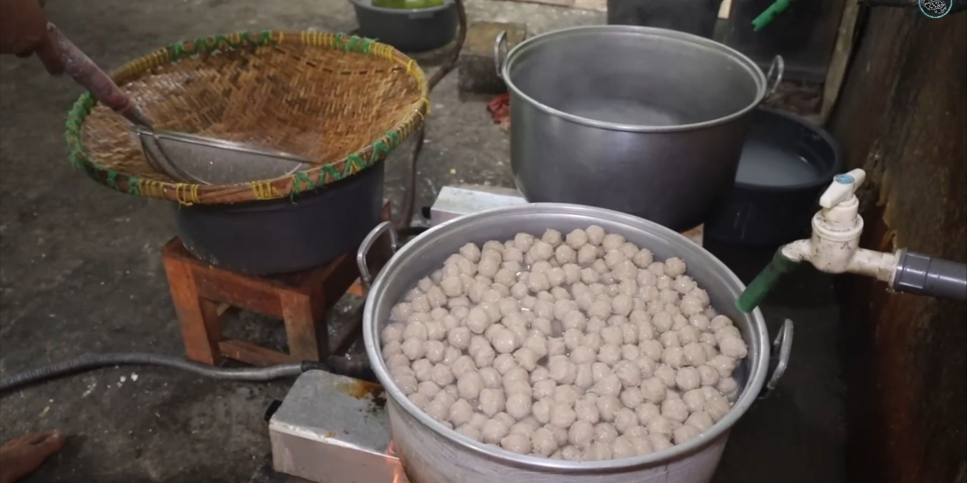 Kisah Sukses Korban PHK Kini Punya 73 Outlet Bakso Tusuk, Pernah Dilempari Paku dan Tanah Kuburan