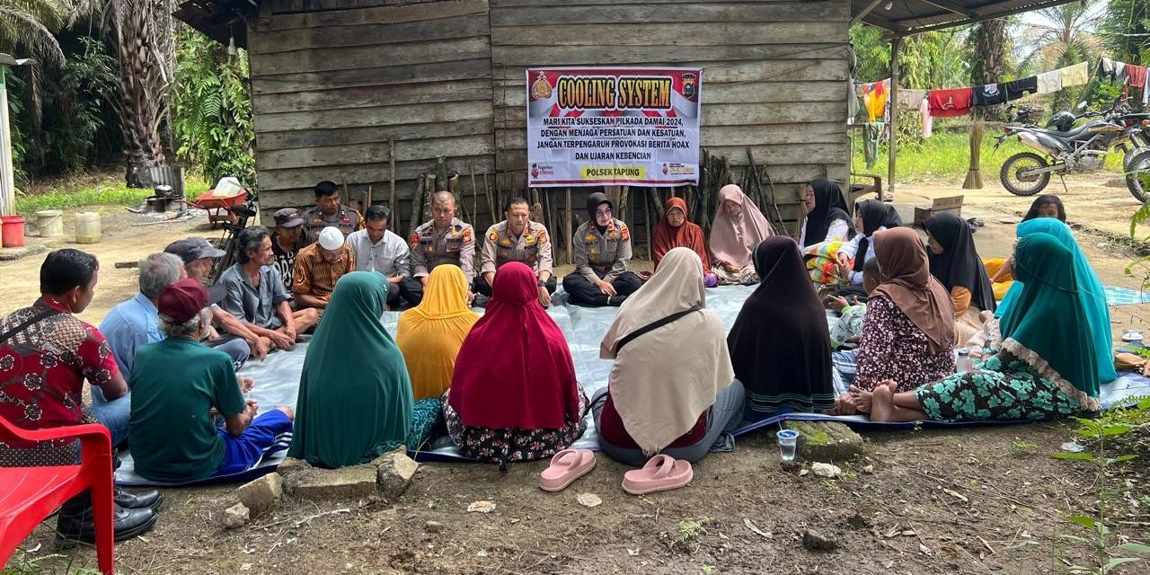 Polres Kampar Gelar Cooling System dan Bagi-Bagi Sembako di Desa Terisolir