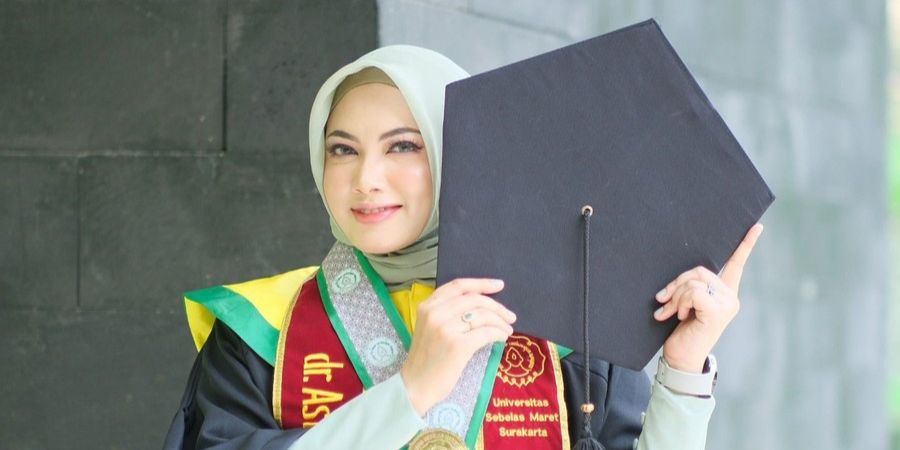 Potret Astrid Gayatri Mantan Istri Ifan Seventeen Diwisuda, Raih Gelar Dokter Spesialis THT & Bedah Kepala Leher