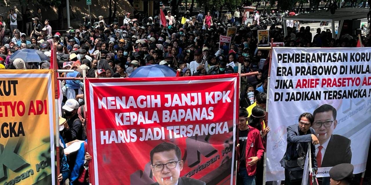 Ratusan Massa Unjuk Rasa Depan KPK Desak Usut Tuntas soal Denda Impor Beras