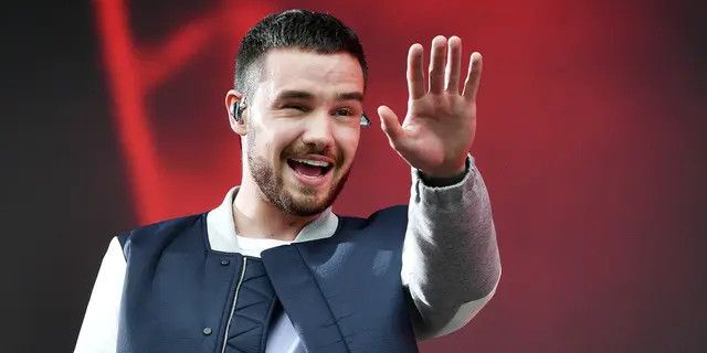 6 Foto Lokasi Liam Payne Tewas di Argentina: Banyak Penggemar Datang Bawa Lilin di Tengah Polisi Hilir Mudik Olah TKP