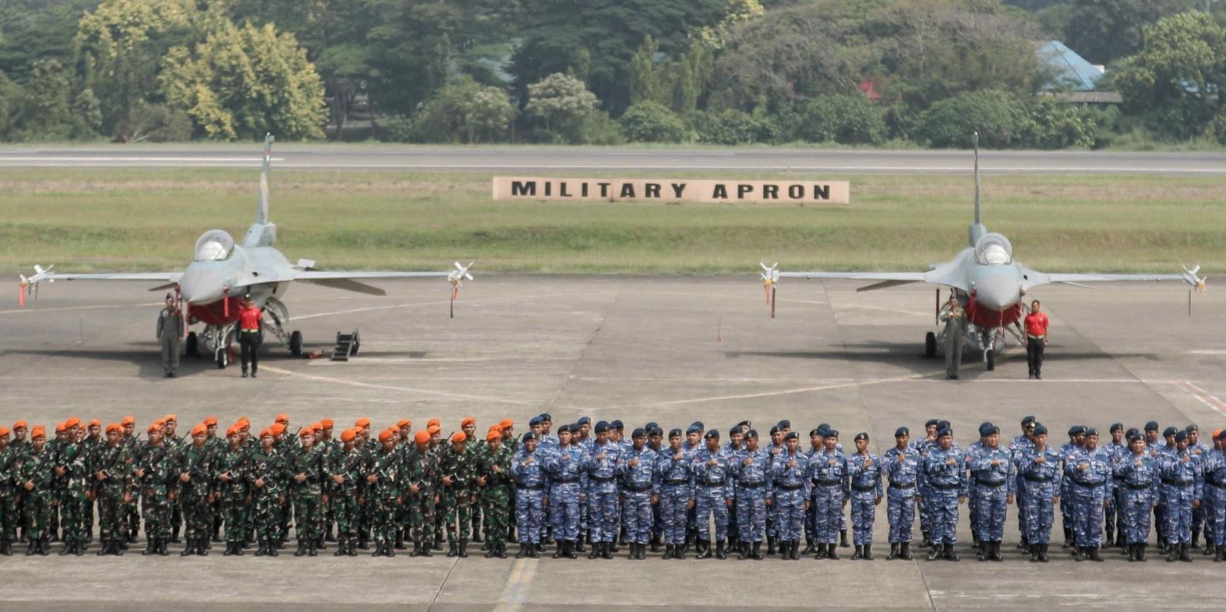 FOTO: Penampakan Jet Tempur hingga Helikopter dengan Senapan Mesin Disiapkan TNI AU untuk Amankan Pelantikan Prabowo