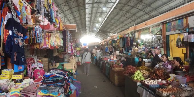 Serunya Berbelanja di Pasar Babat Lamongan, Salah Satu Pasar Tradisional Terbesar di Jatim yang Buka 24 Jam