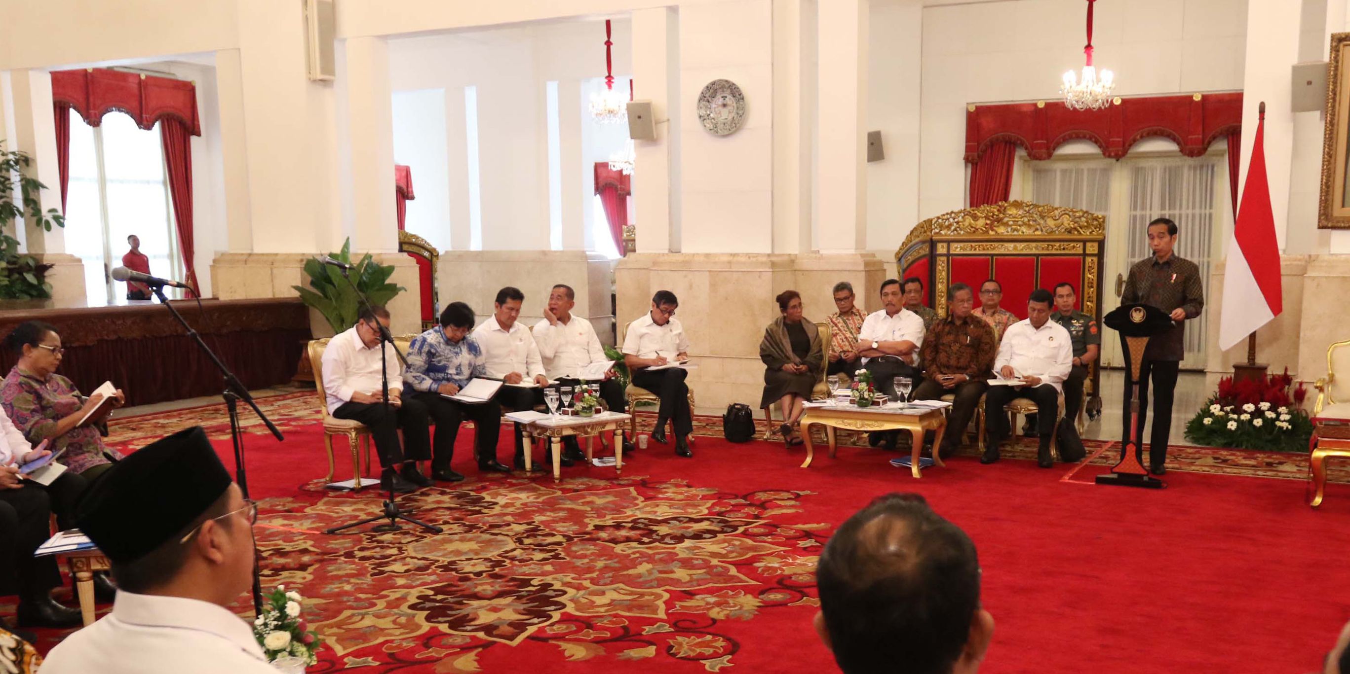 Jelang Pensiun, Jokowi Makan Bersama Menteri di Istana Negara Siang Ini