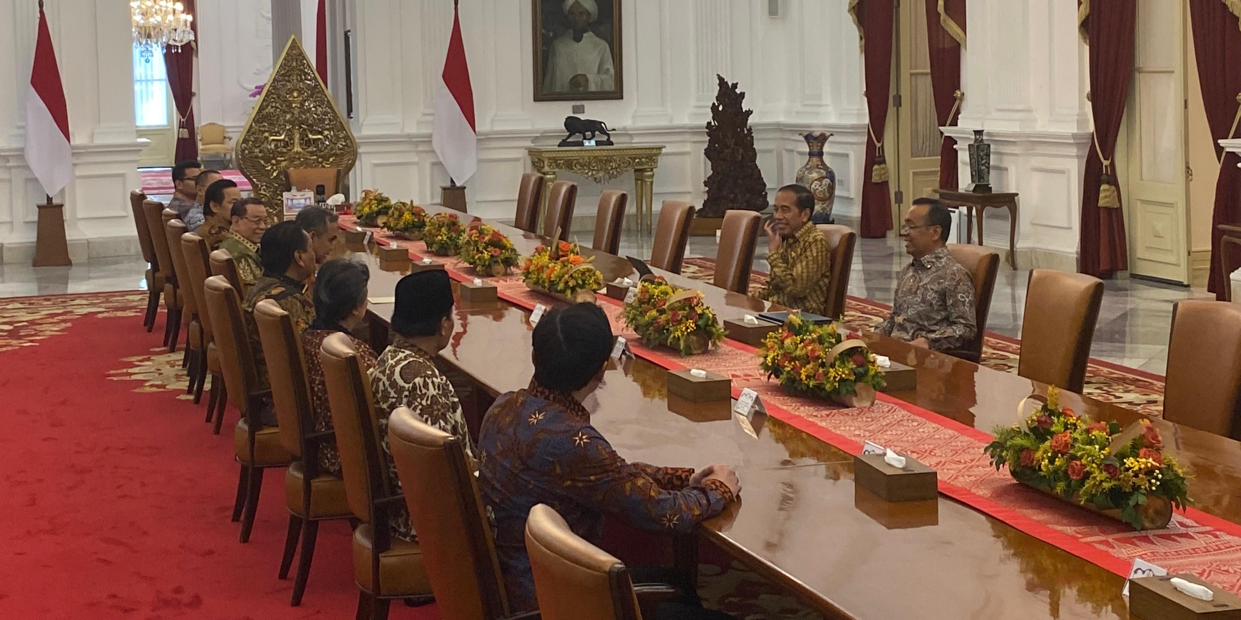 Istana Siapkan Alphard 'AD 1 JKW' Antar Jokowi Pulang Kampung ke Solo Usai Purna Tugas