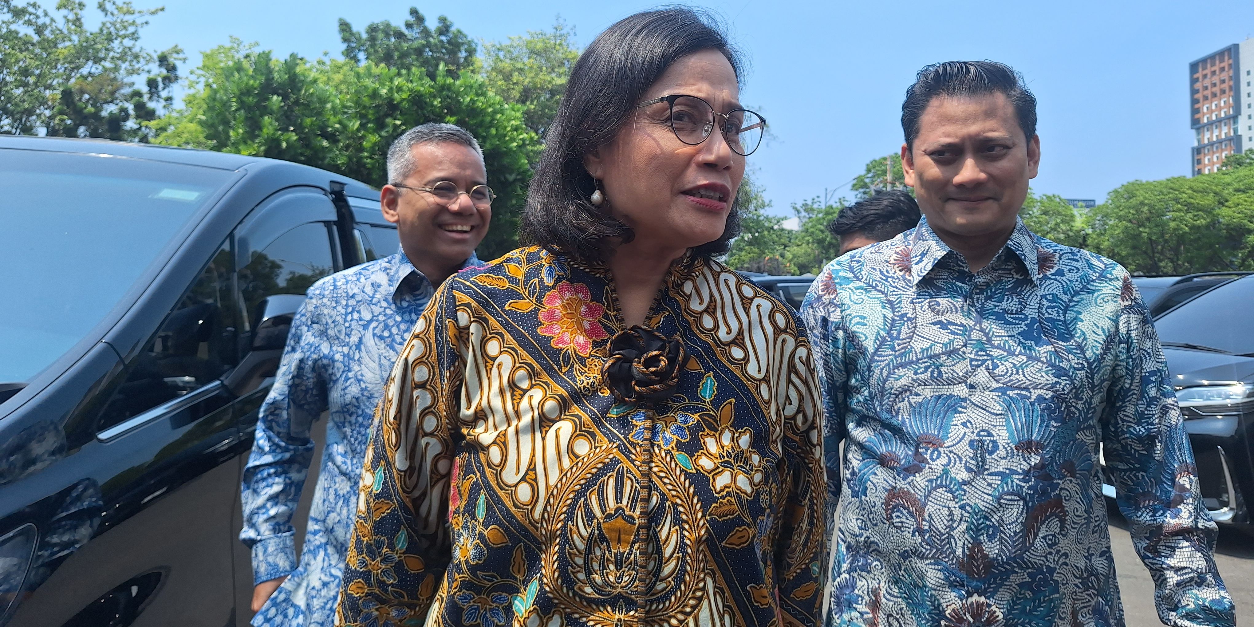 Makan Siang Bareng, Menteri Kabinet Indonesia Maju Standing Ovation buat Jokowi