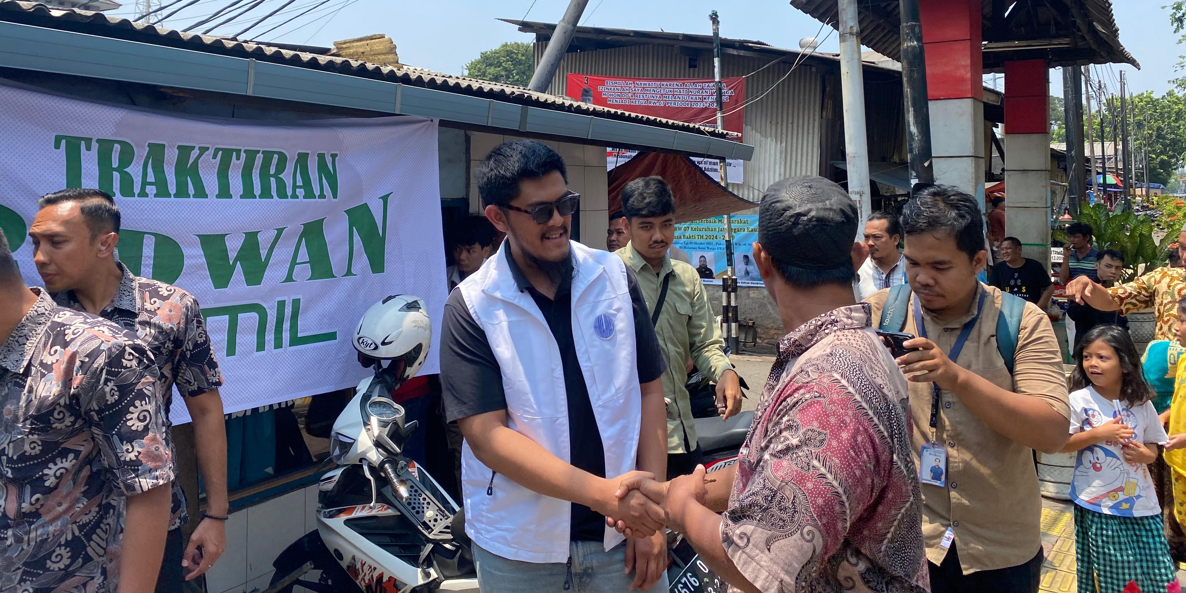 Relawan Bang Emil Bagi-Bagi Makan Siang Gratis Capai Puluhan Ribu Porsi