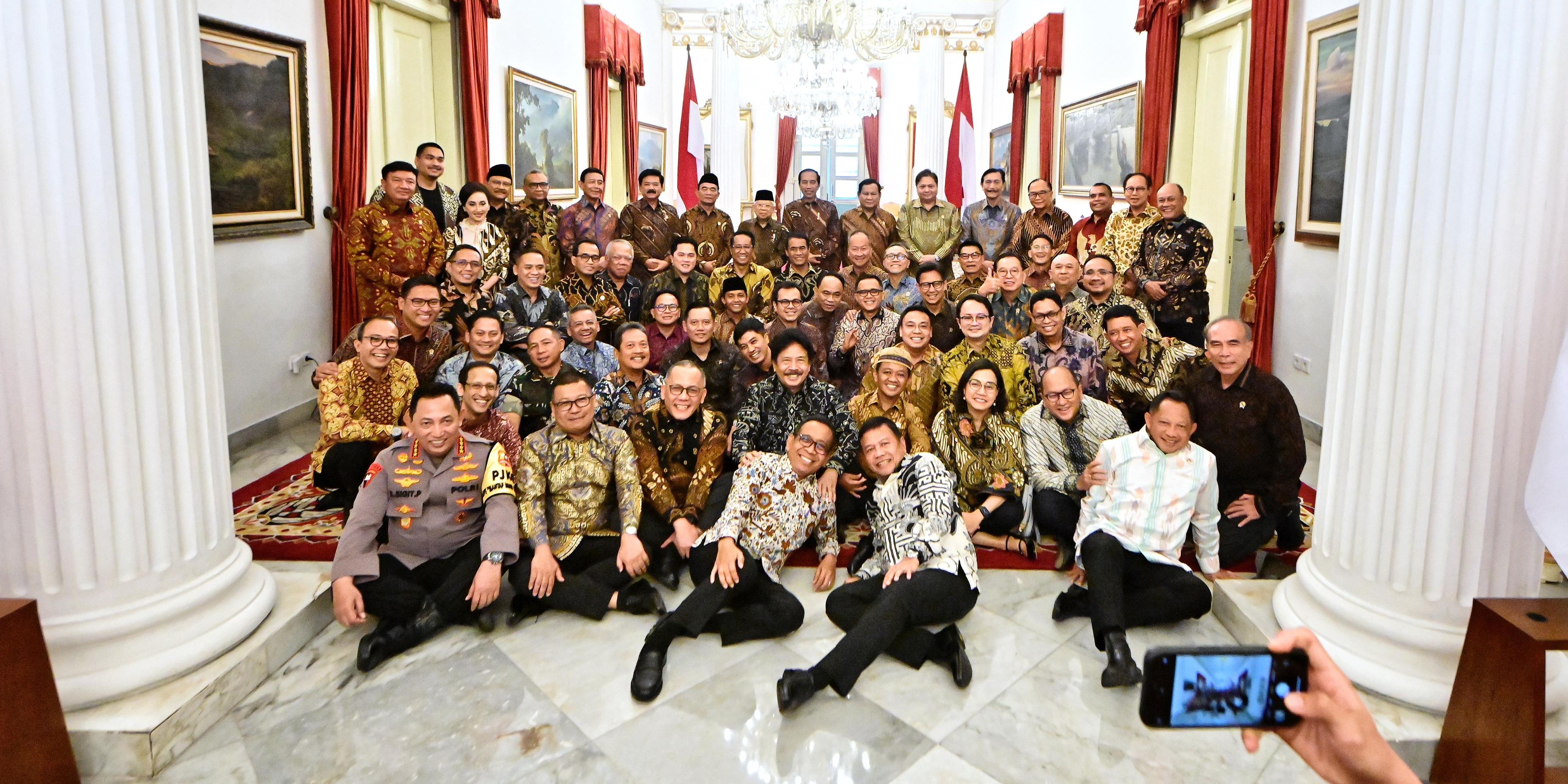 Jokowi: Selamat Bekerja Bapak Prabowo Subianto dan Kabinet Baru