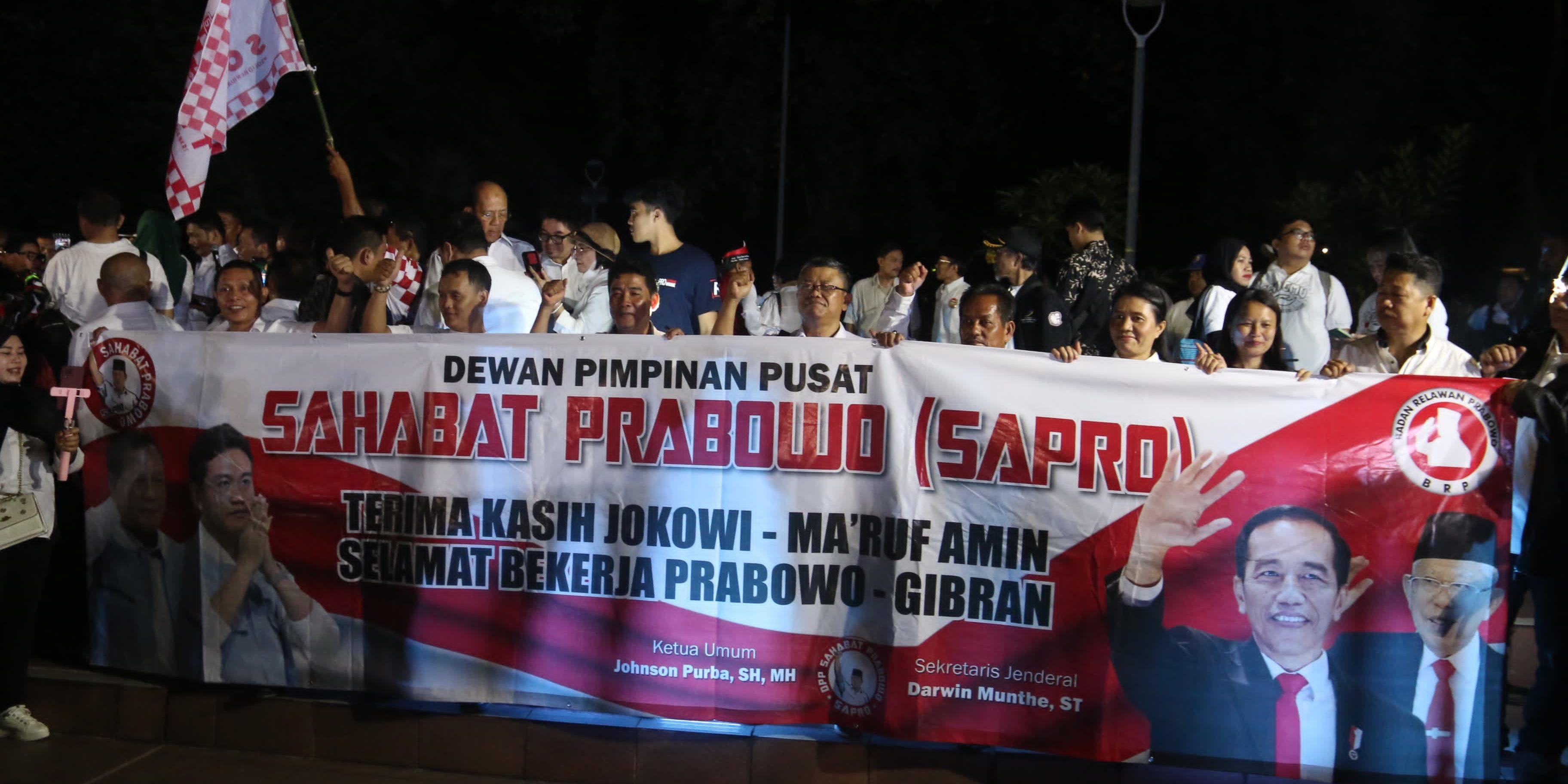 FOTO: Sambut Pelantikan Presiden, Massa Relawan Prabowo-Gibran Gelar Tasyakuran dan Doa Bersama di Tugu Proklamasi