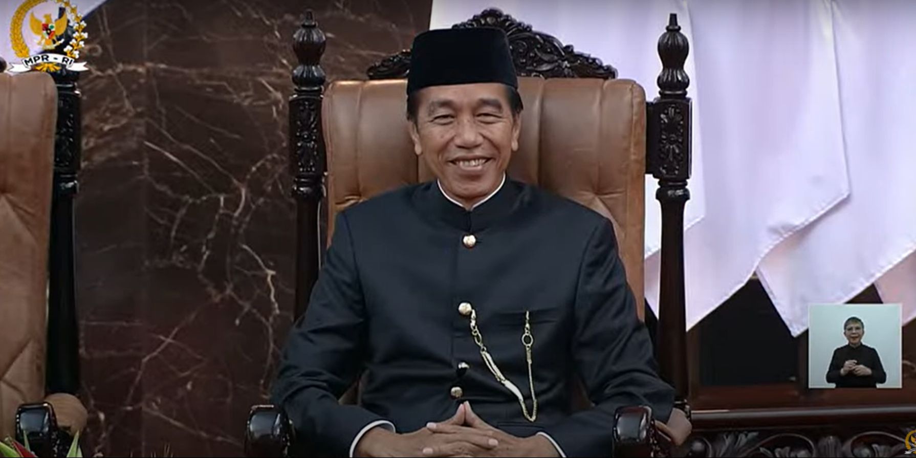 Jokowi Tersenyum Saat Prabowo Singgung Kekalahan di Pilpres