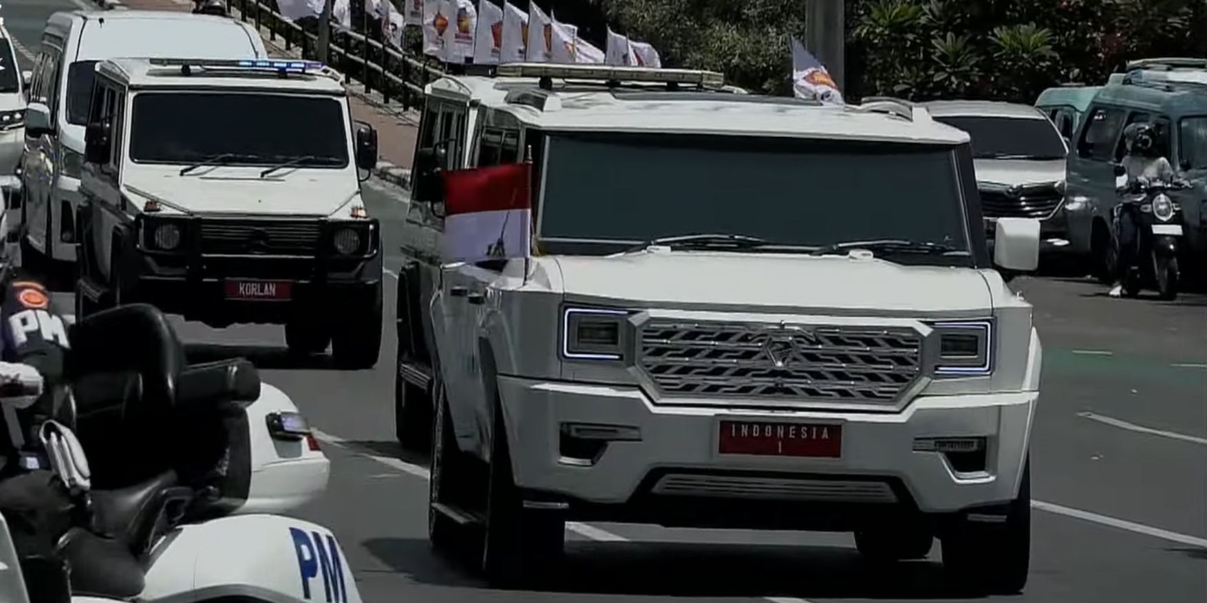 FOTO: Gagahnya Mobil Indonesia 1 Presiden Prabowo ‘Garuda’ Putih, Buatan Dalam Negeri