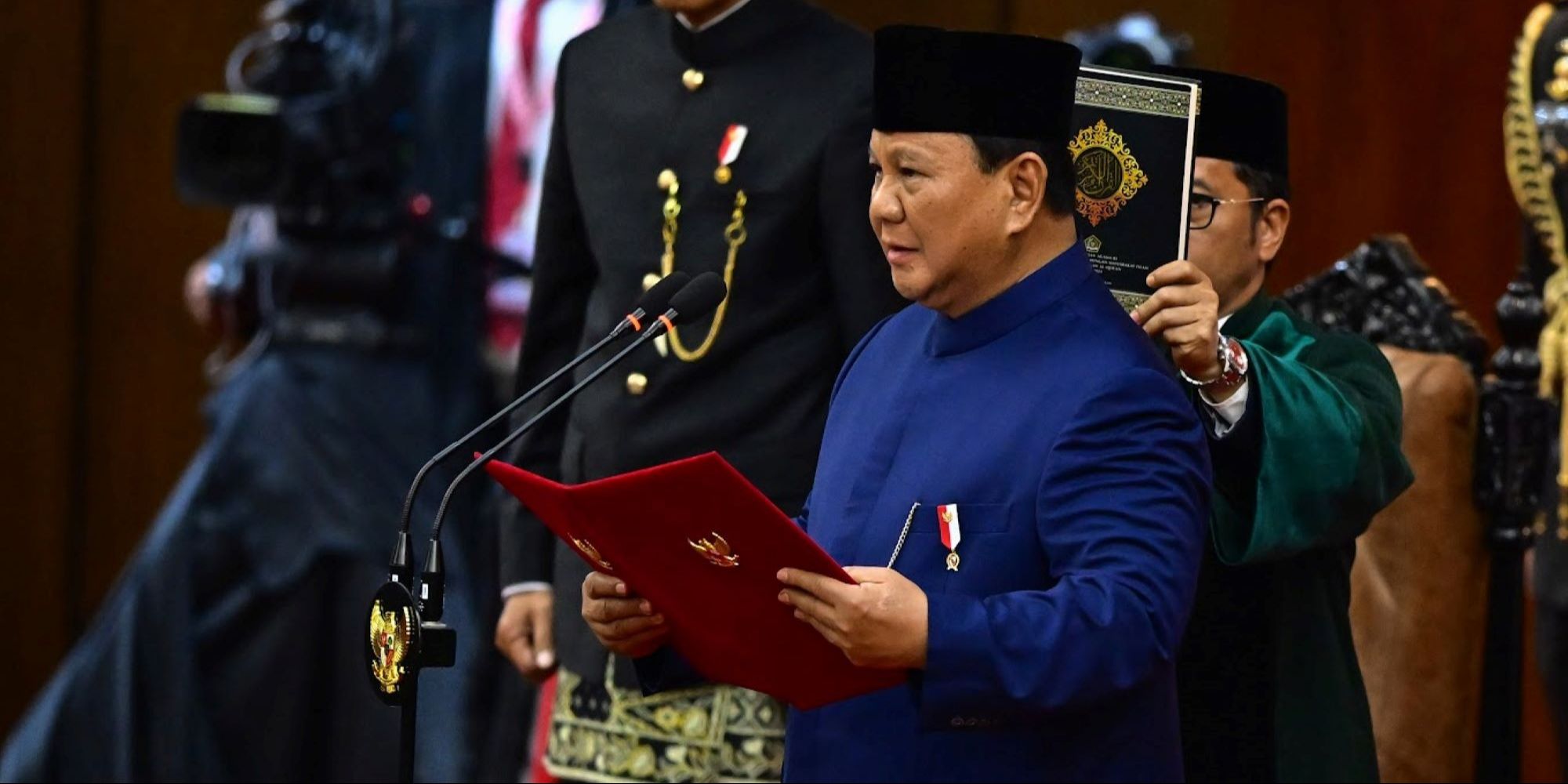 Ramai-Ramai Kader PDIP ‘Standing Ovation’ saat Prabowo Pidato Sindir Kerja untuk Kerabat