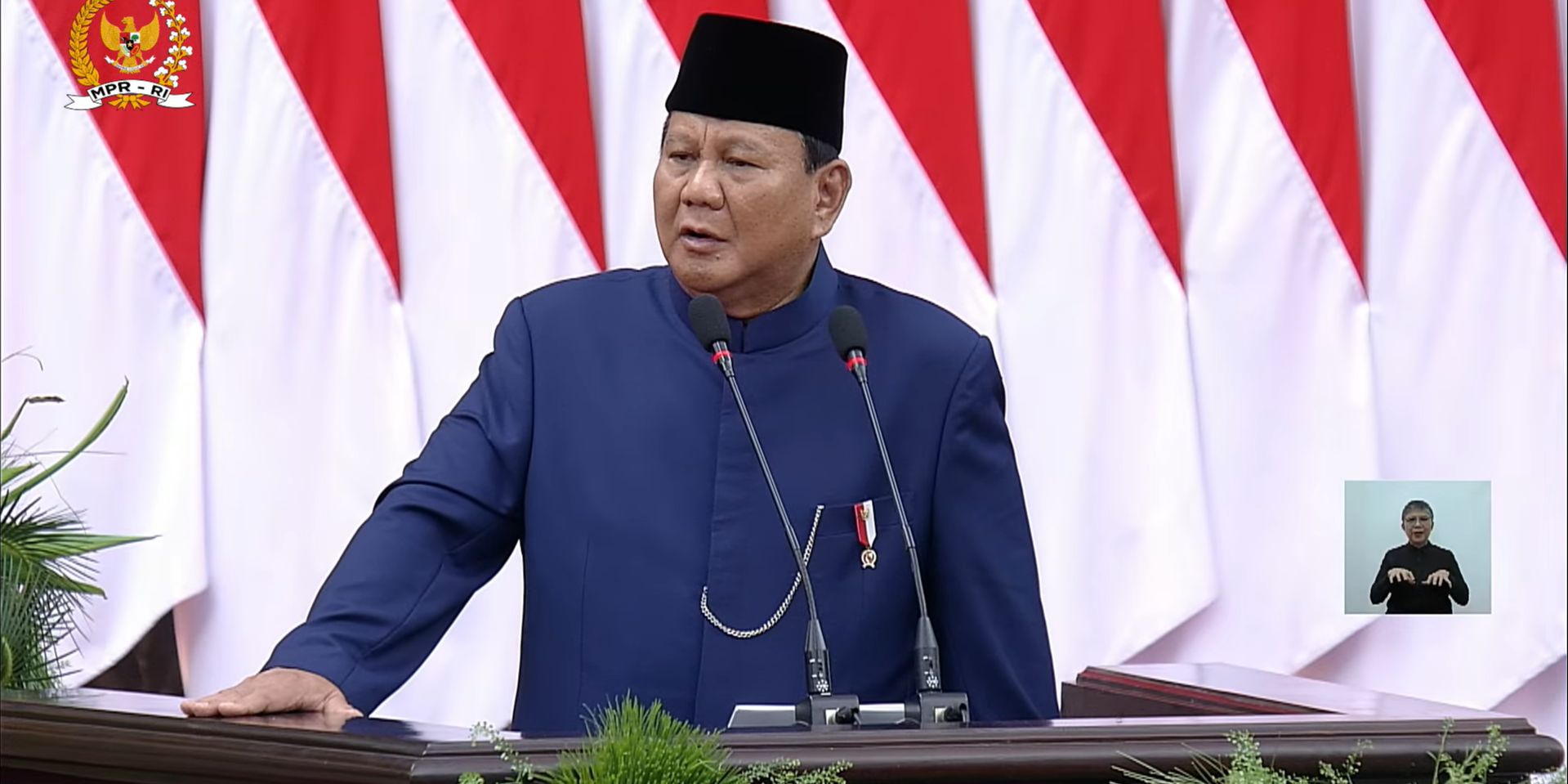 Momen-Momen Prabowo Gebrak Meja saat Pidato Bakar Semangat Usai Resmi Jadi Presiden