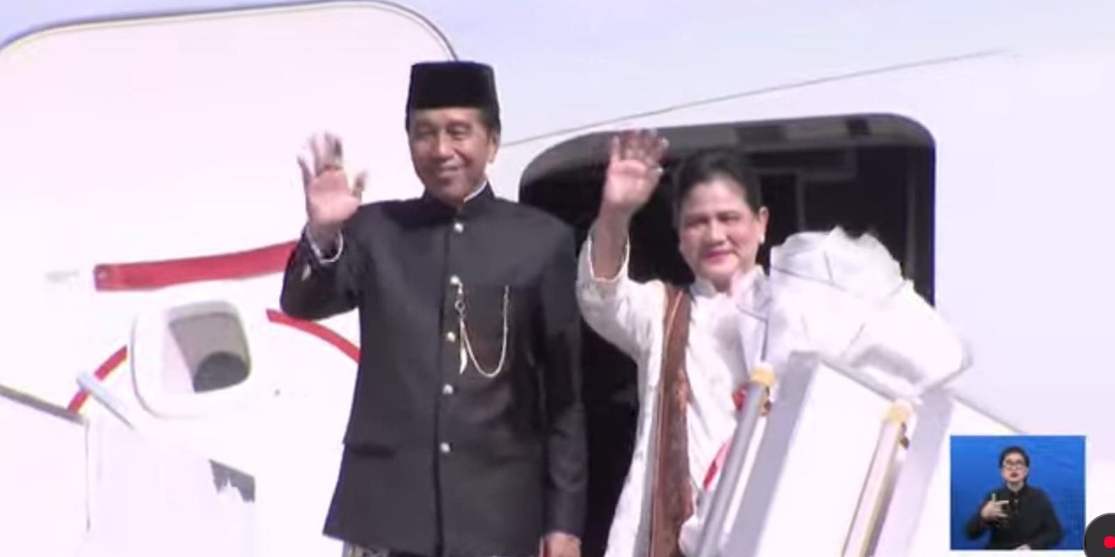 Sempat Dikabarkan Naik Pesawat Komersil, Jokowi Ternyata Naik Pesawat TNI AU ke Solo