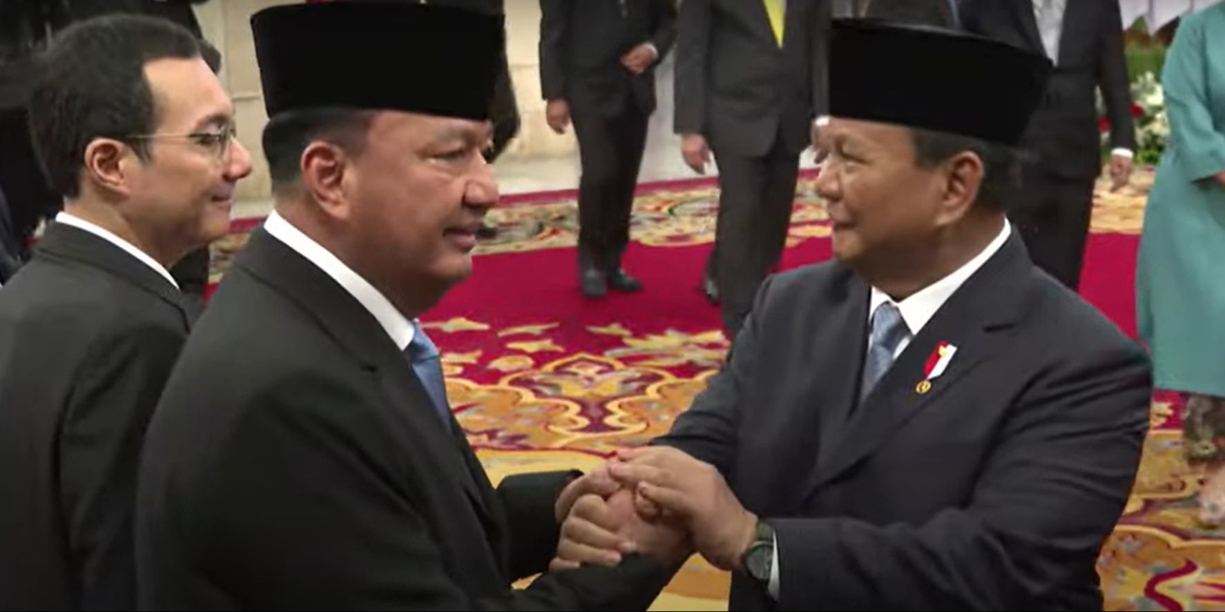 Momen Prabowo Hampiri Budi Gunawan dan Lakukan Salam Komando