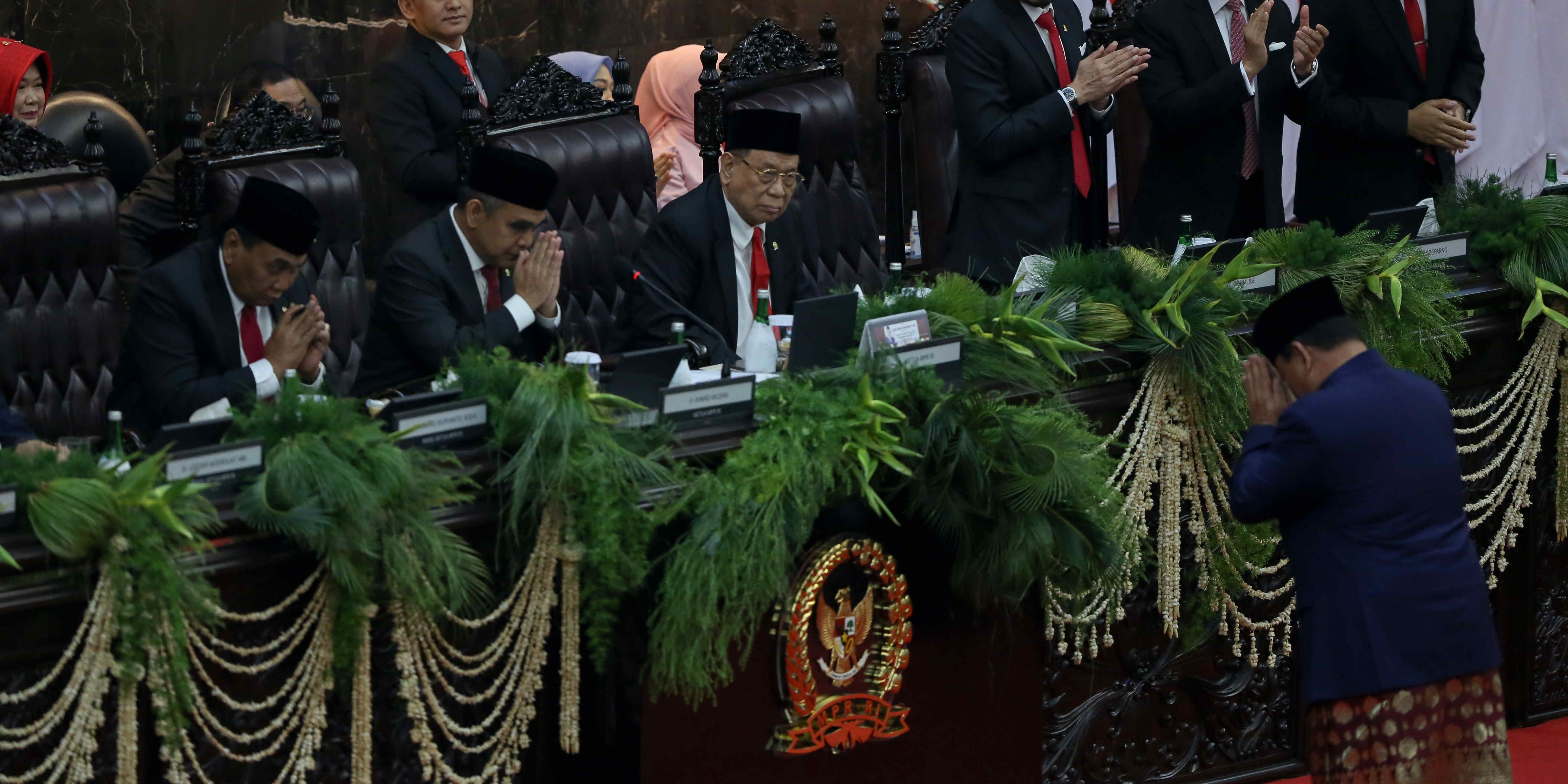 VIDEO: Ruang Sidang Riuh Bergemuruh Nama Prabowo dan Gibran Disebut Ketua MPR Ahmad Muzani