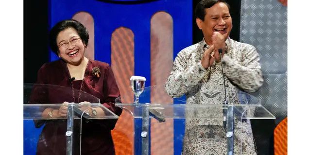 VIDEO: [FULL] Megawati Bongkar Alasan Tak Hadir Pelantikan Selain Sakit: Prabowo Pasti Mengerti Kenapa!