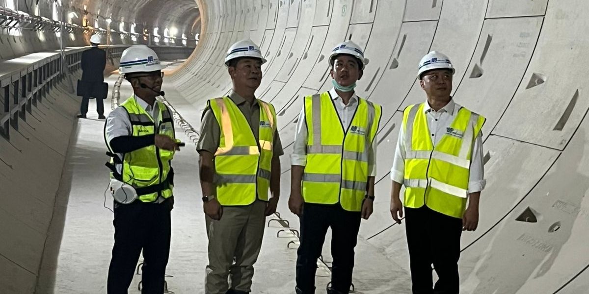 Gibran Blusukan ke Proyek MRT Fase 2