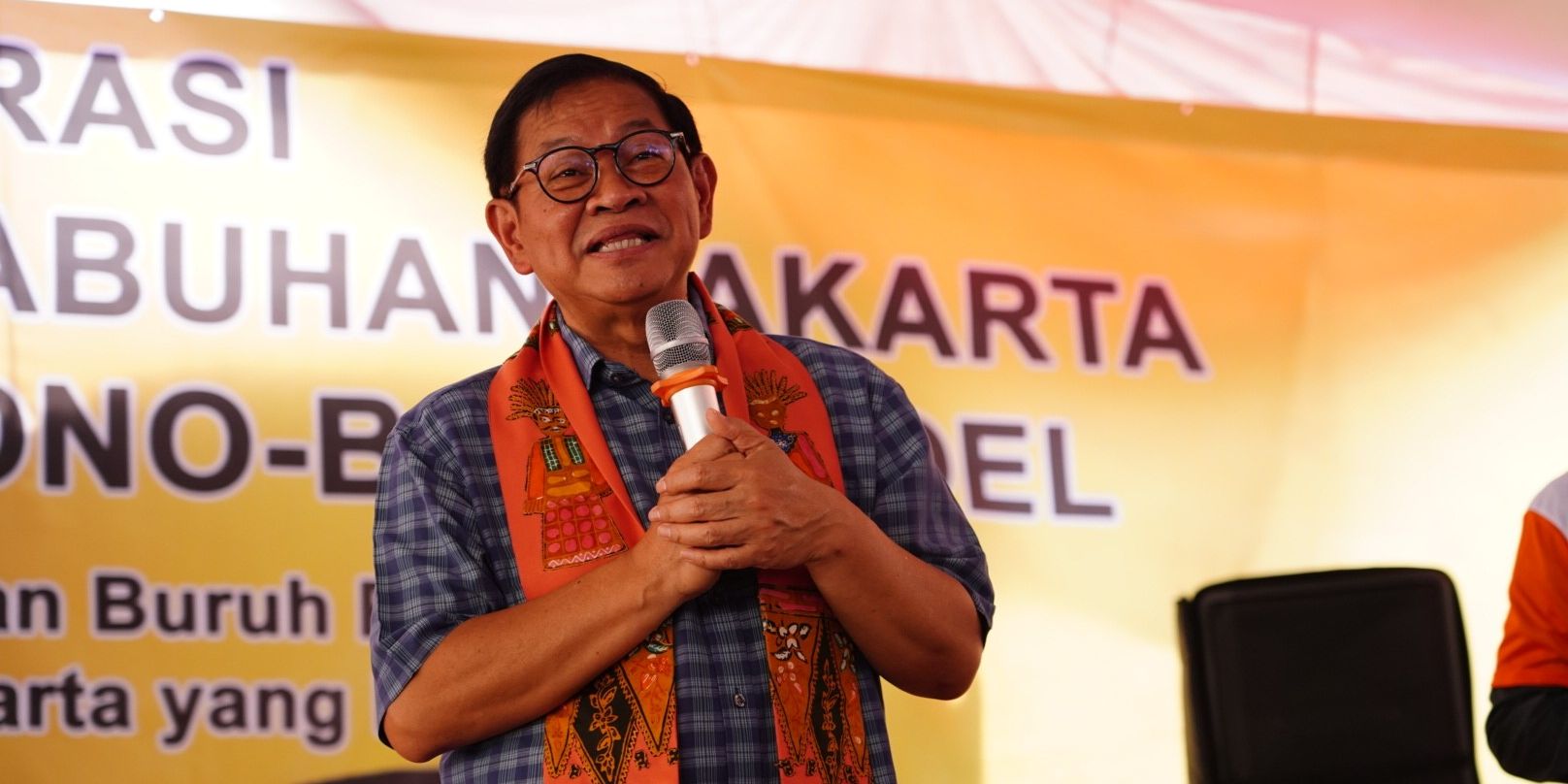 Pramono Anung Janjikan Sertifikasi untuk Buruh Pelabuhan