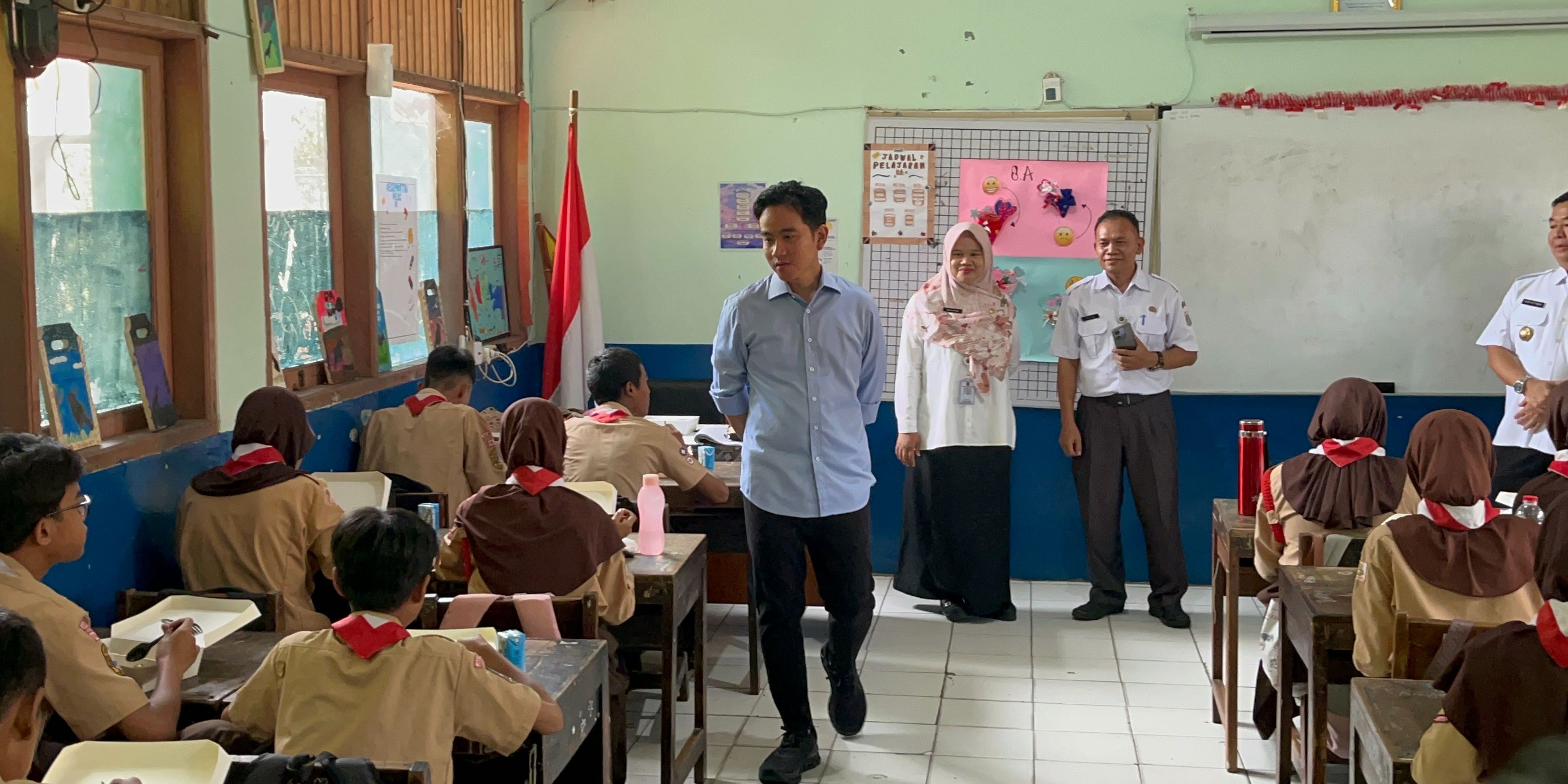 Gibran Tinjau Uji Coba Makan Bergizi Gratis di SMPN 270 Jakarta Utara