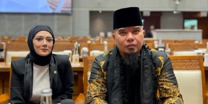 VIDEO: Bertabur Bintang Komisi X DPR, Ada Ahmad Dhani, Once Mekel Hingga Verrel Bramasta